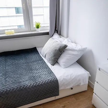 Sliska 3 - - 100m Od Zlotych Tarasow Oraz 200m Od Dworca Centralnego, Piekny Widok Na Panorame Warszawy - Wifi - Smart Tv 55 Cali - Better